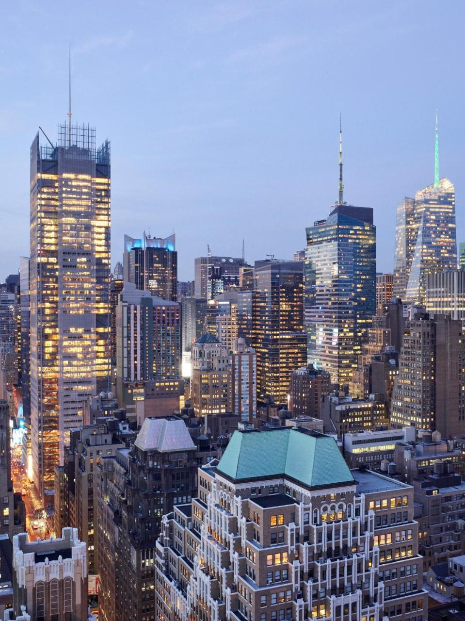 The New Yorker, A Wyndham Hotel Exterior foto Manhattan skyline